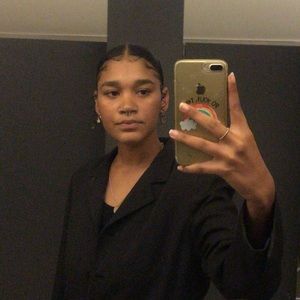 Meet your Posher, Nia